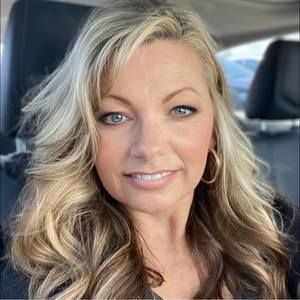 Meet your Posher, Leeann